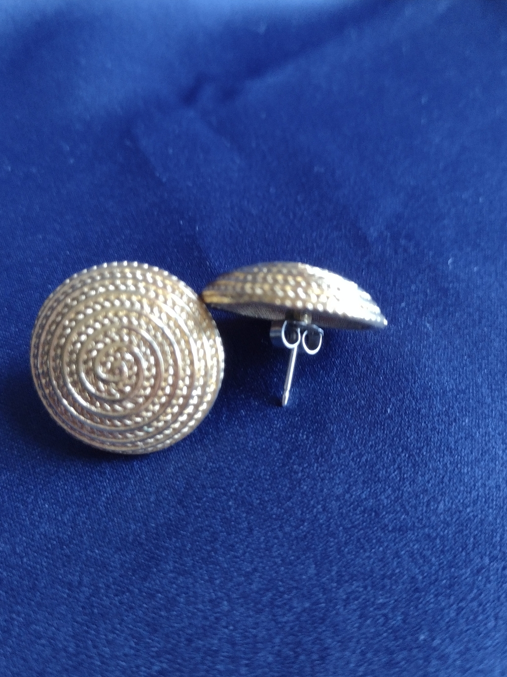 Avon Mid-80's Gold Textured Spiral Round Stud Earrings